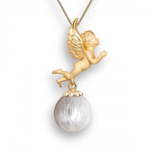 NFC Jewelry by Galatea call Momento pearl. First interactive NFC jewelry for Iphone 7 and newer